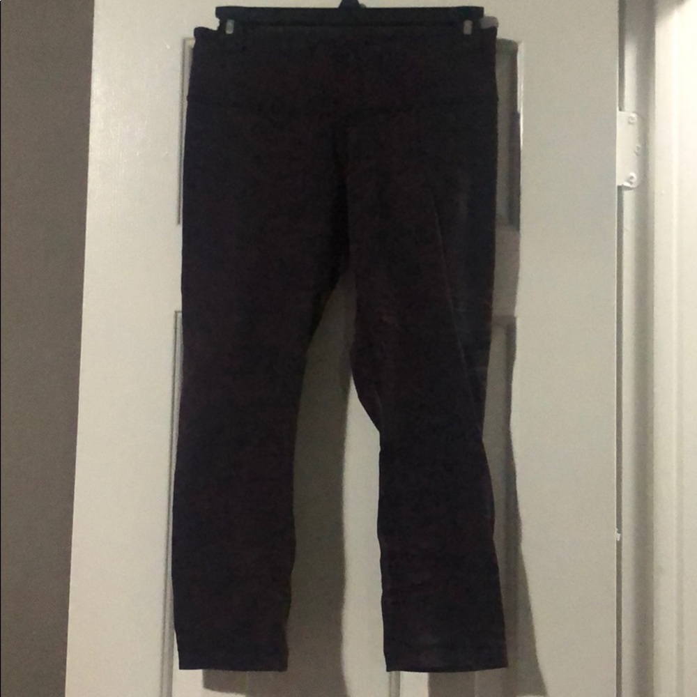 Lululemon plum color crop leggings